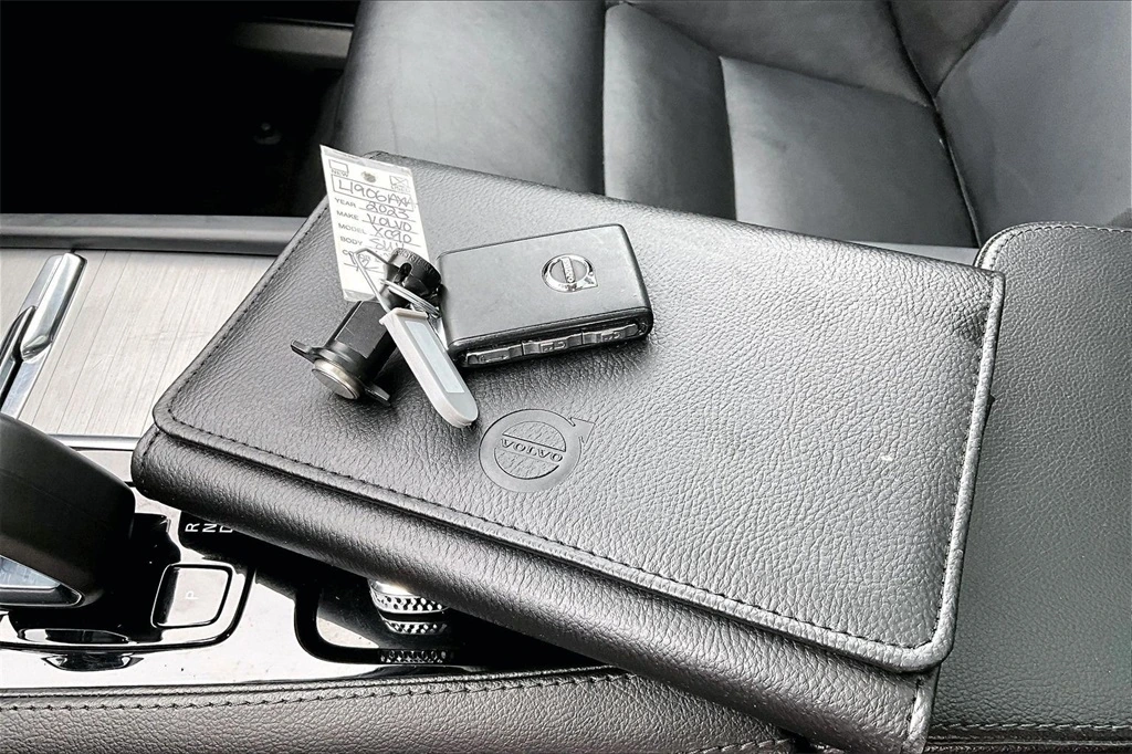 2023 Volvo - image 36