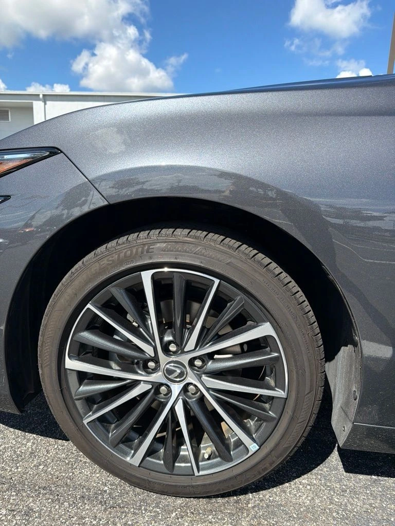 2025 Lexus ES 350 - Photo 23