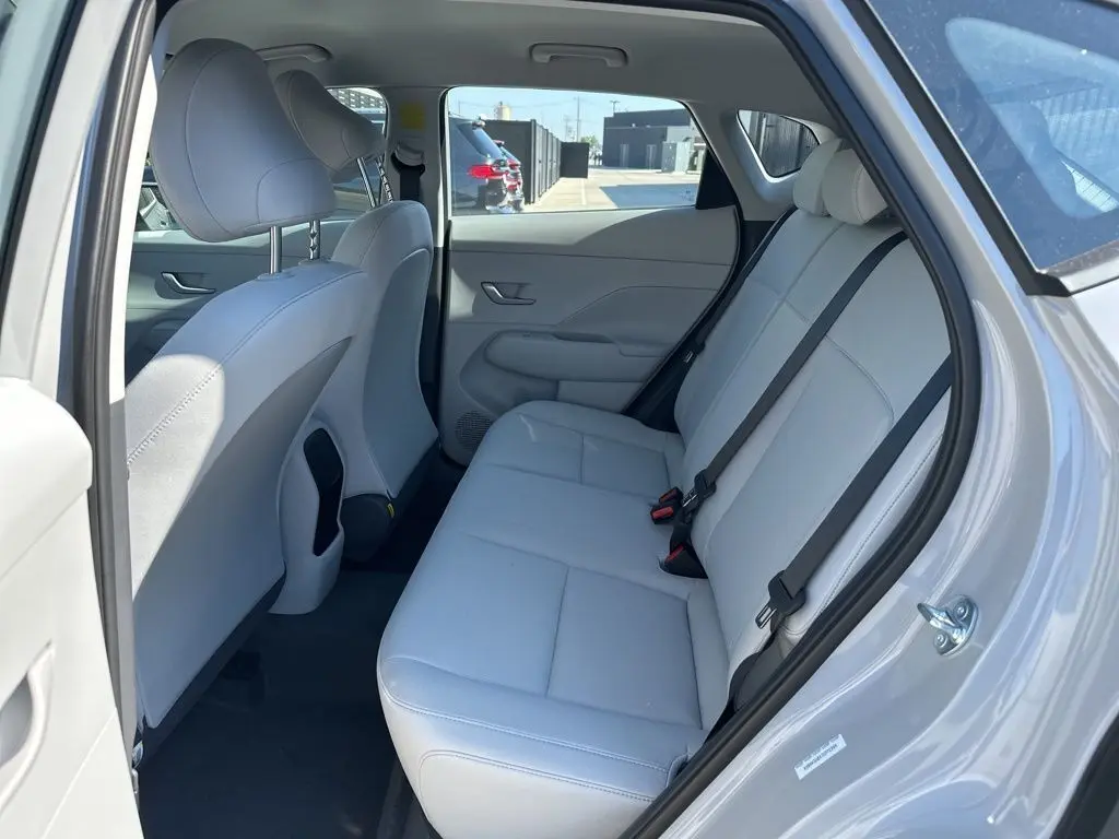 2026 Hyundai Kona SE photo 18