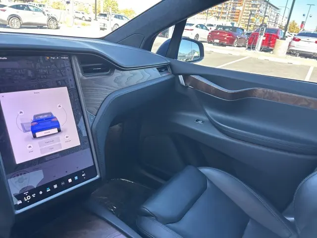 2020 Tesla Model X Long Range photo 25