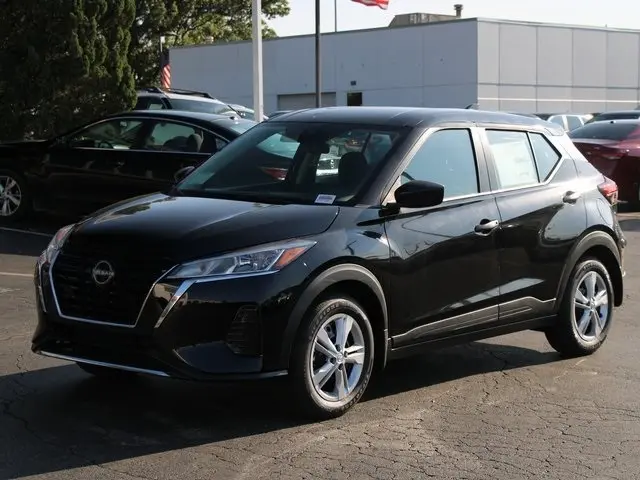 2025 Nissan Kicks Play S photo 5