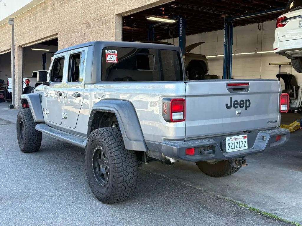 2020 Jeep Gladiator Sport photo 3