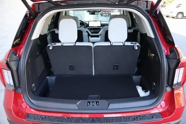 2025 Ford Explorer Platinum photo 19