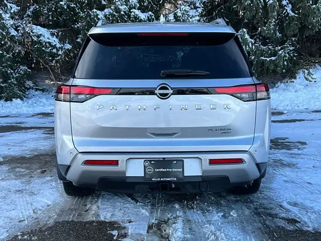 2024 Nissan Pathfinder Platinum photo 2