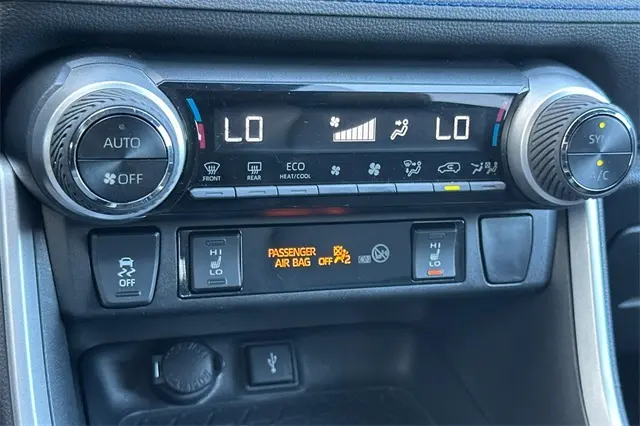 2021 Toyota RAV4 Hybrid XSE photo 14
