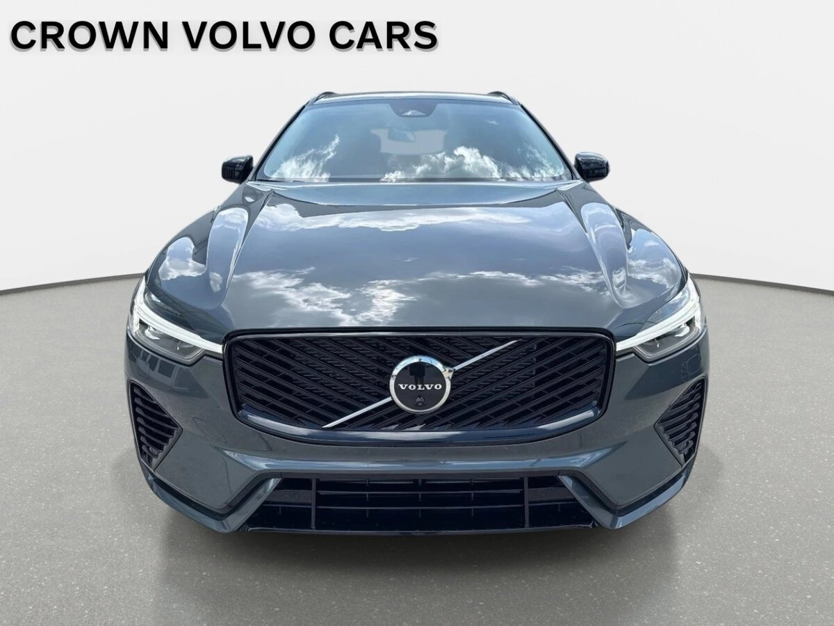 2026 Volvo - image 9