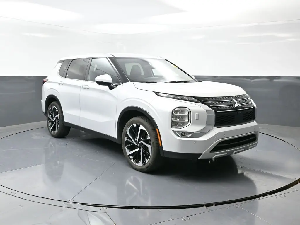 2024 Mitsubishi Outlander SE Ralliart photo 2