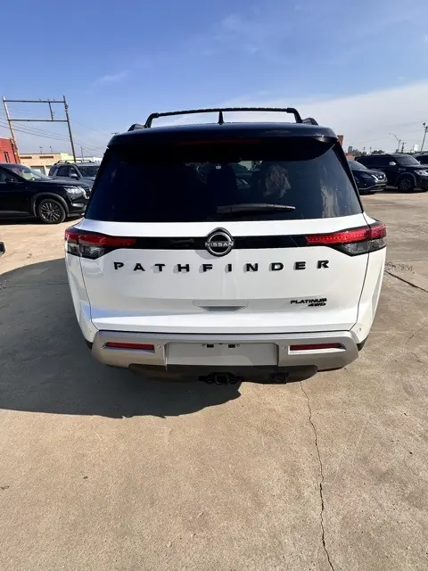 2025 Nissan Pathfinder Platinum photo 6