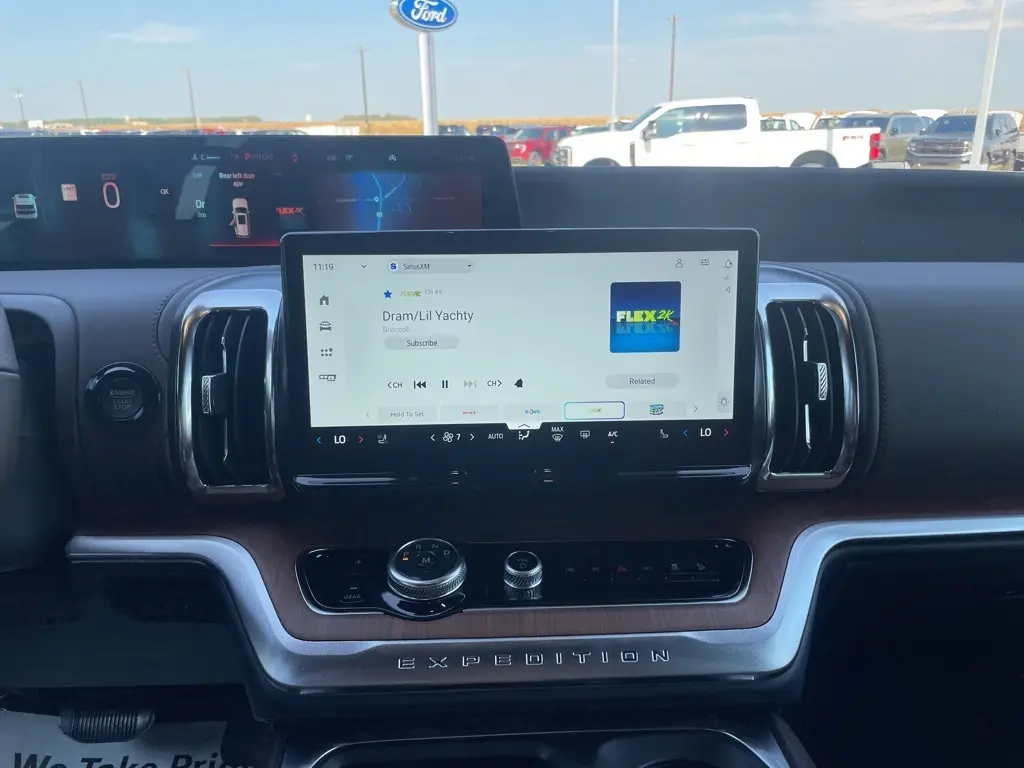 2025 Ford Expedition King Ranch photo 12