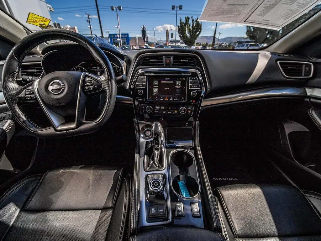 2023 Nissan Maxima SV photo 10