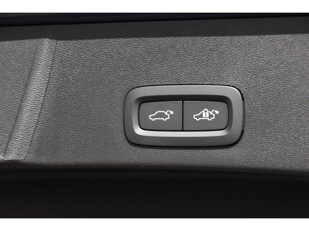 2026 Volvo - image 22