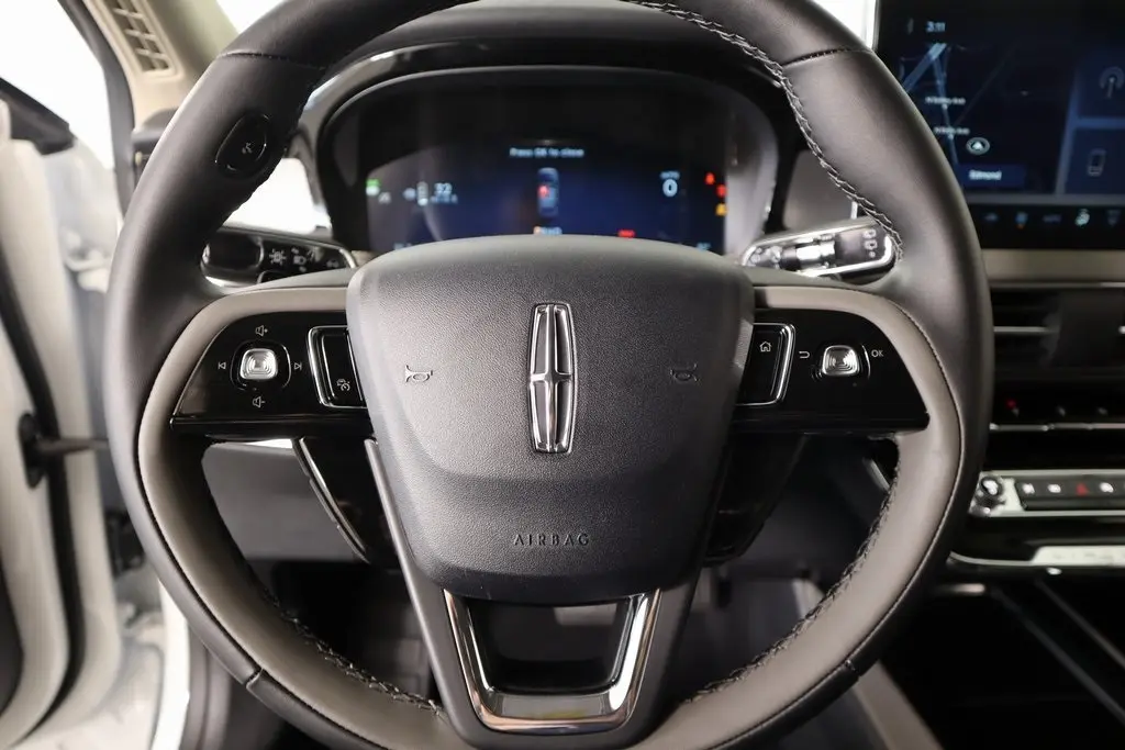 2026 Lincoln Corsair Premiere photo 3