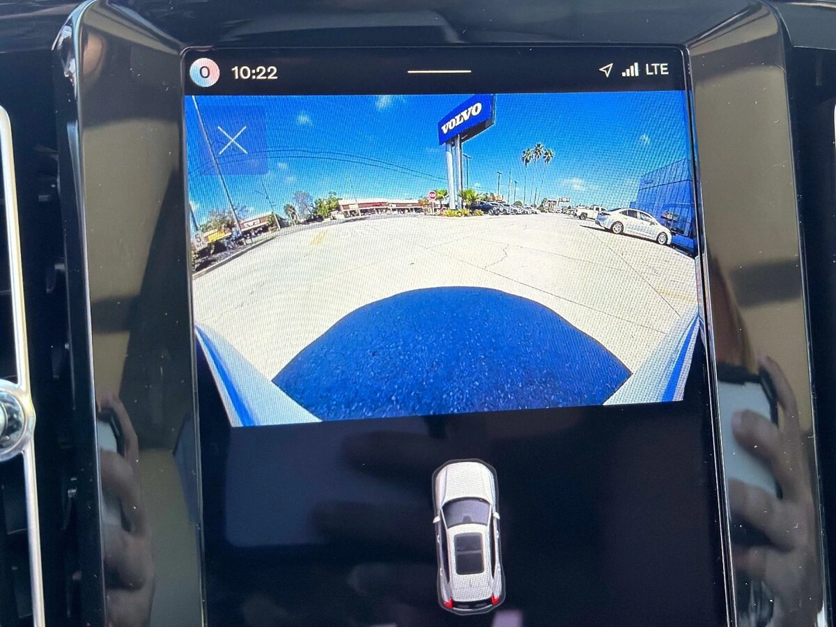 2026 Volvo - image 23