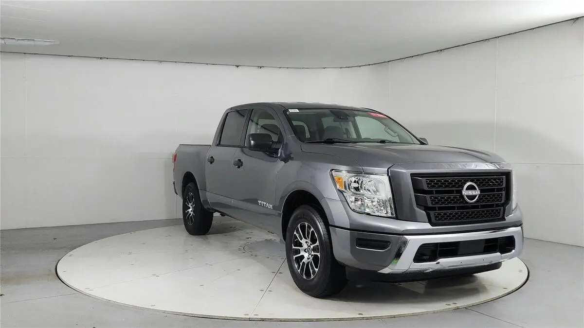 2024 Nissan Titan SV's photo