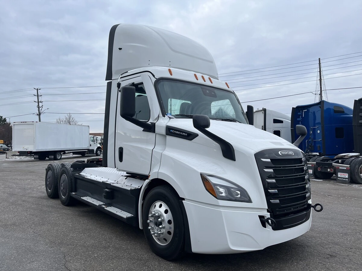 2024 Freightliner eCascadia in Mississauga, ON — photo 3