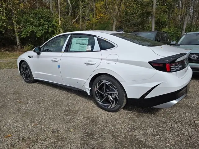 2026 Hyundai Sonata SEL Sport photo 2