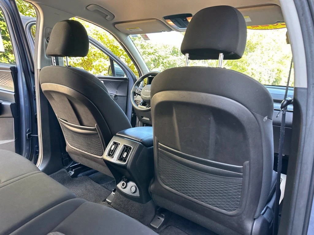 2022 Kia Sorento LX - Photo 24