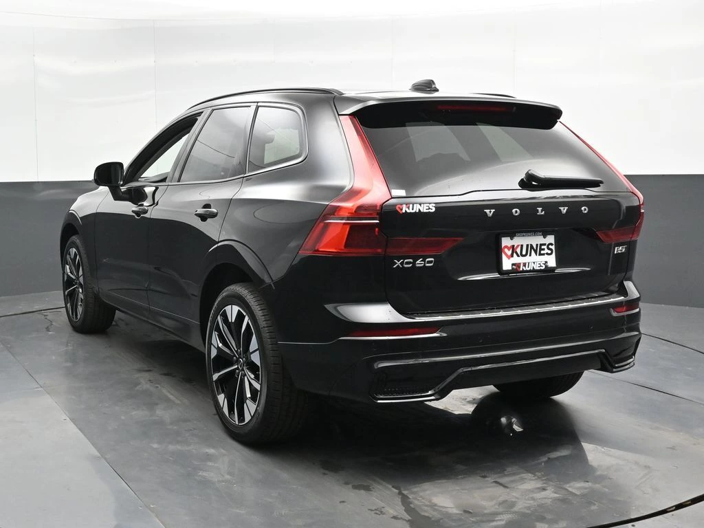 2026 Volvo XC60 Plus - Photo 9