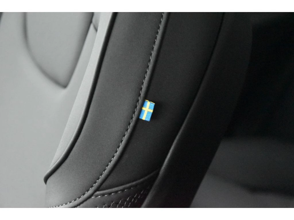 2026 Volvo - image 40