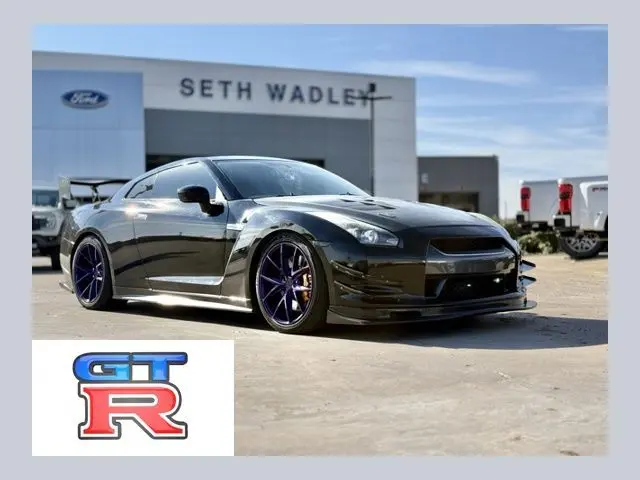 2010 Nissan GT-R Premium's photo