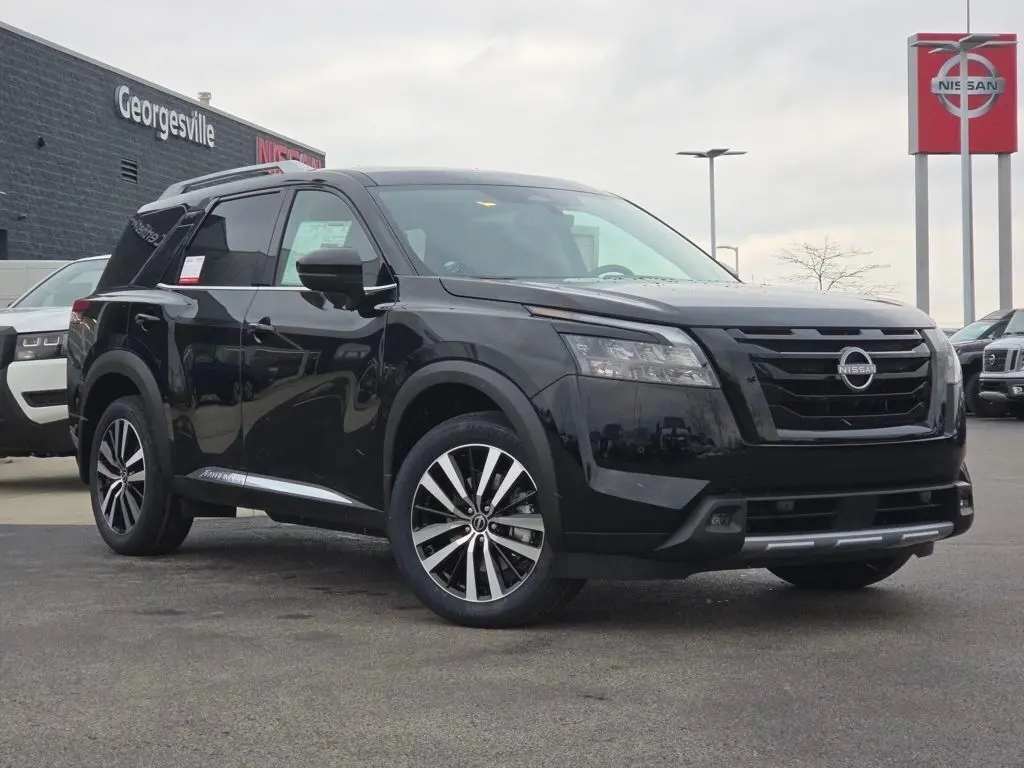 2025 Nissan Pathfinder Platinum's photo