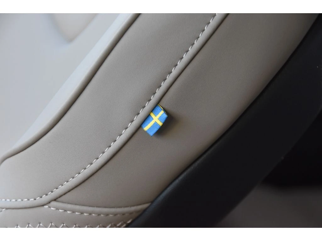 2026 Volvo - image 40