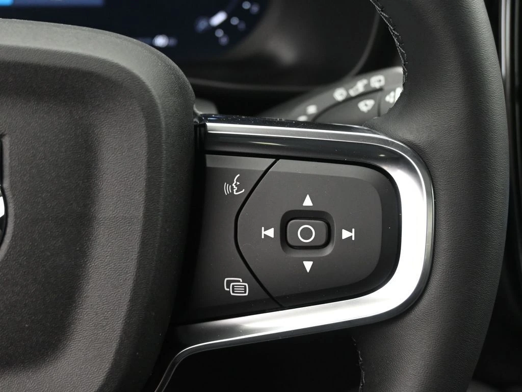 2026 Volvo - image 10