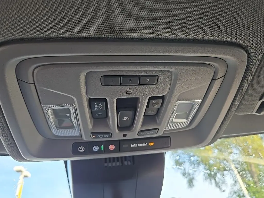 2025 Gmc Sierra HD Denali photo 22