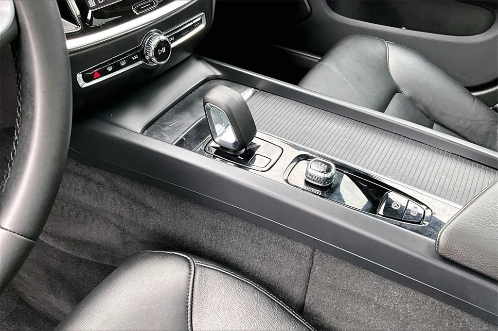 2023 Volvo - image 18