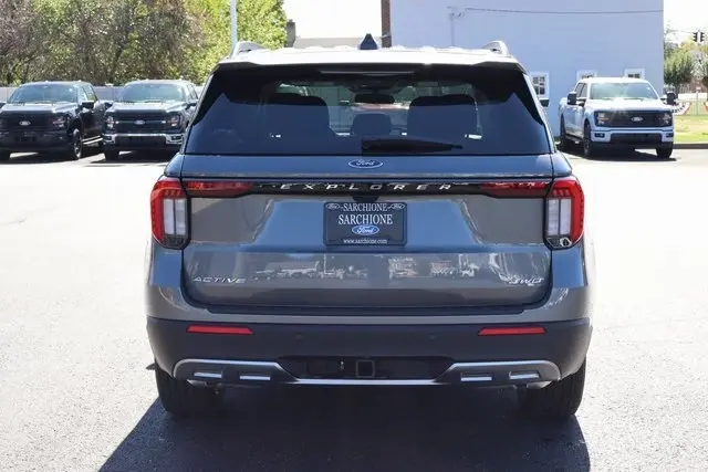 2025 Ford Explorer photo 19