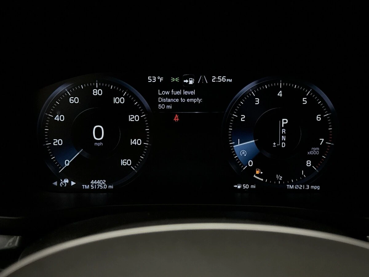 2022 Volvo - image 13