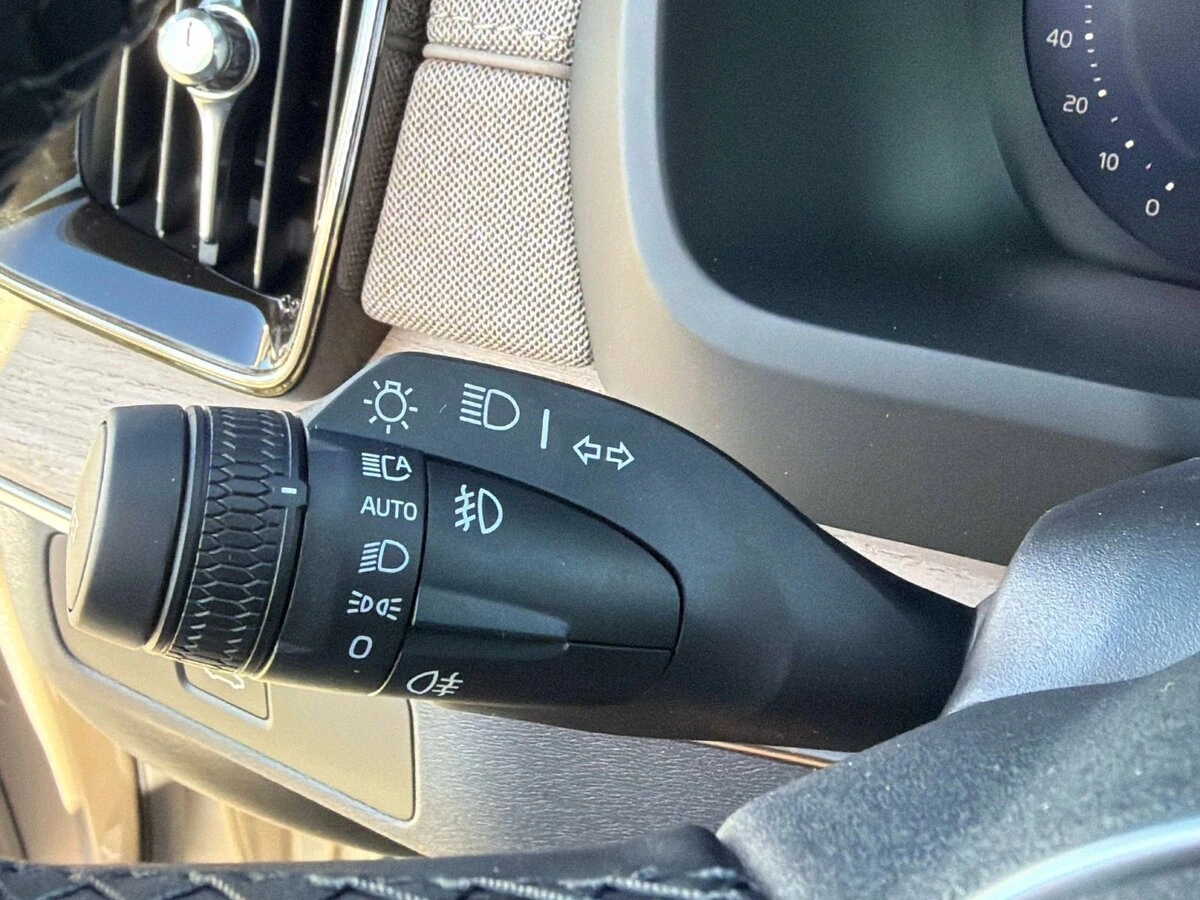 2026 Volvo - image 31