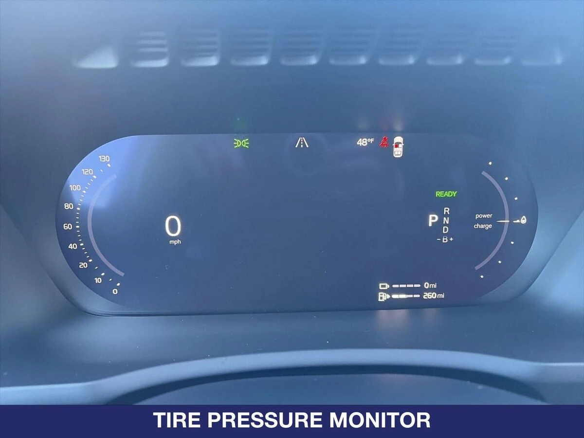 2026 Volvo - image 19