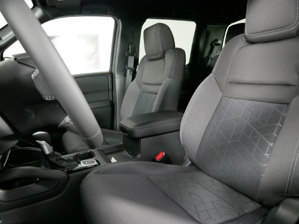 2026 Nissan Frontier SV - Photo 14