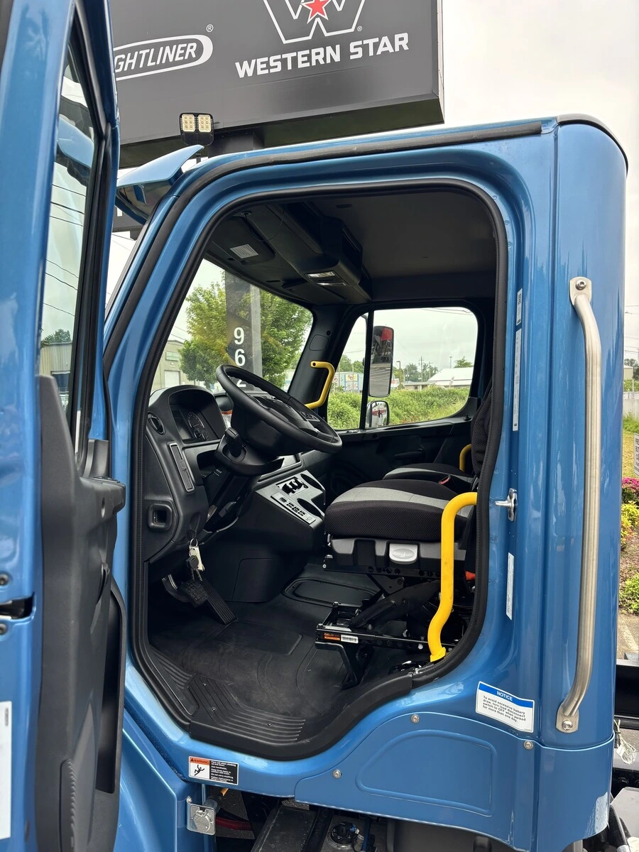 2025 Freightliner M2 106 in Roberts, WI — photo 5