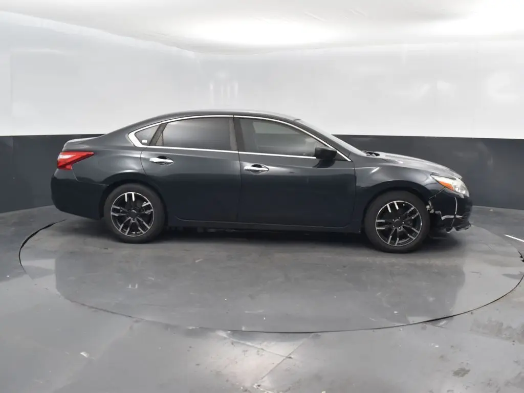 2016 Nissan Altima 2.5 S photo 3