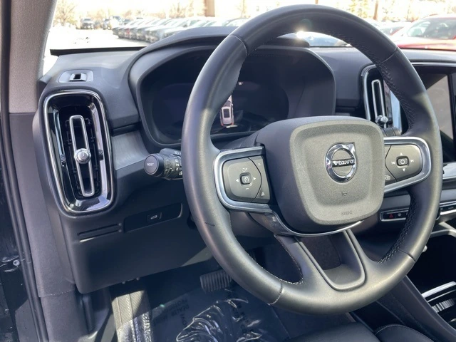 2024 Volvo - image 17