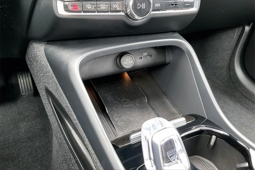 2024 Volvo - image 16