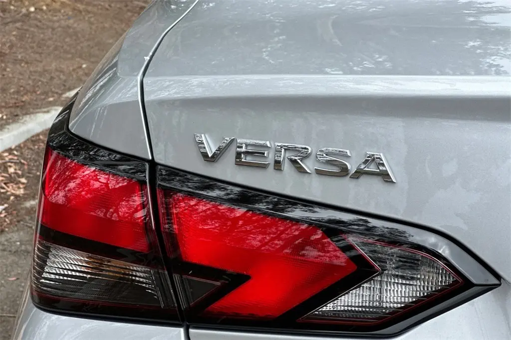 2025 Nissan Versa 1.6 SV photo 21