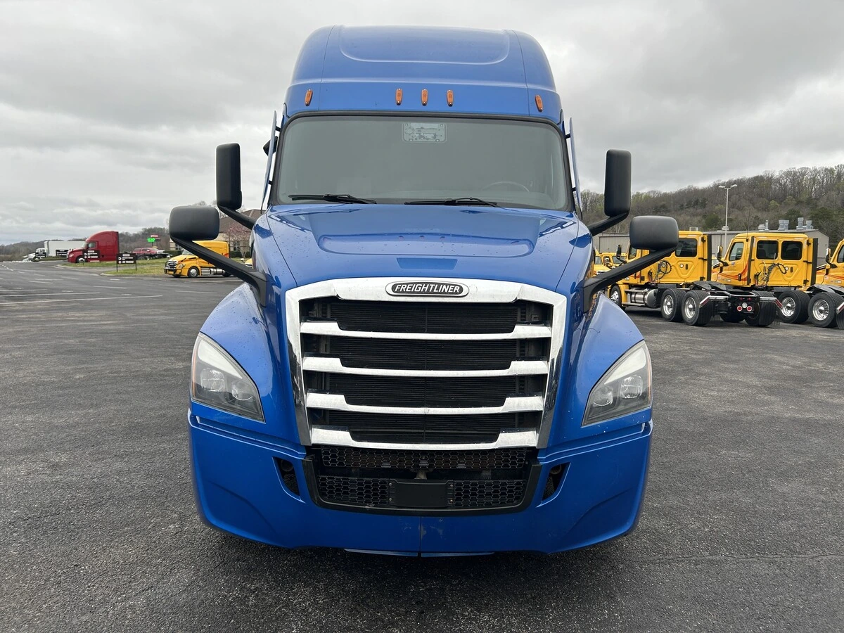 2022 Freightliner Cascadia - image 8