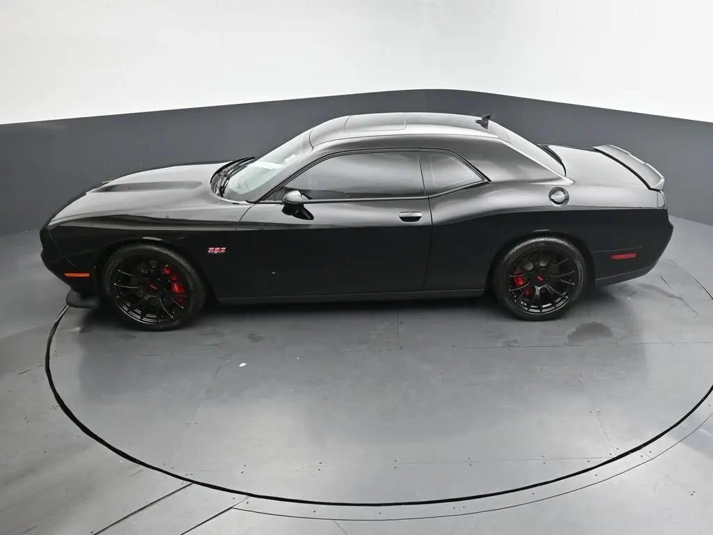 2016 Dodge Challenger SRT8 392 photo 19