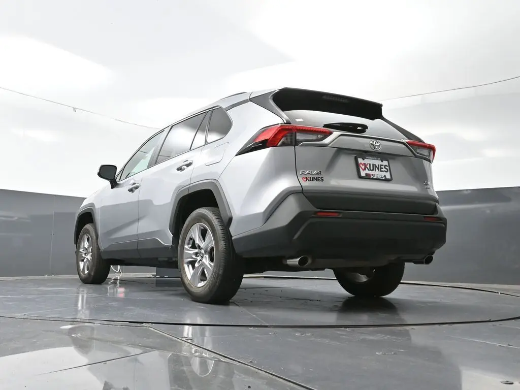 2024 Toyota RAV4 XLE photo 40