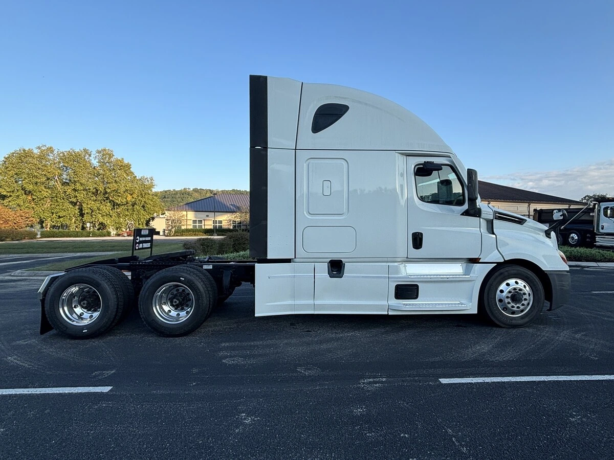 2022 Freightliner Cascadia — photo 7