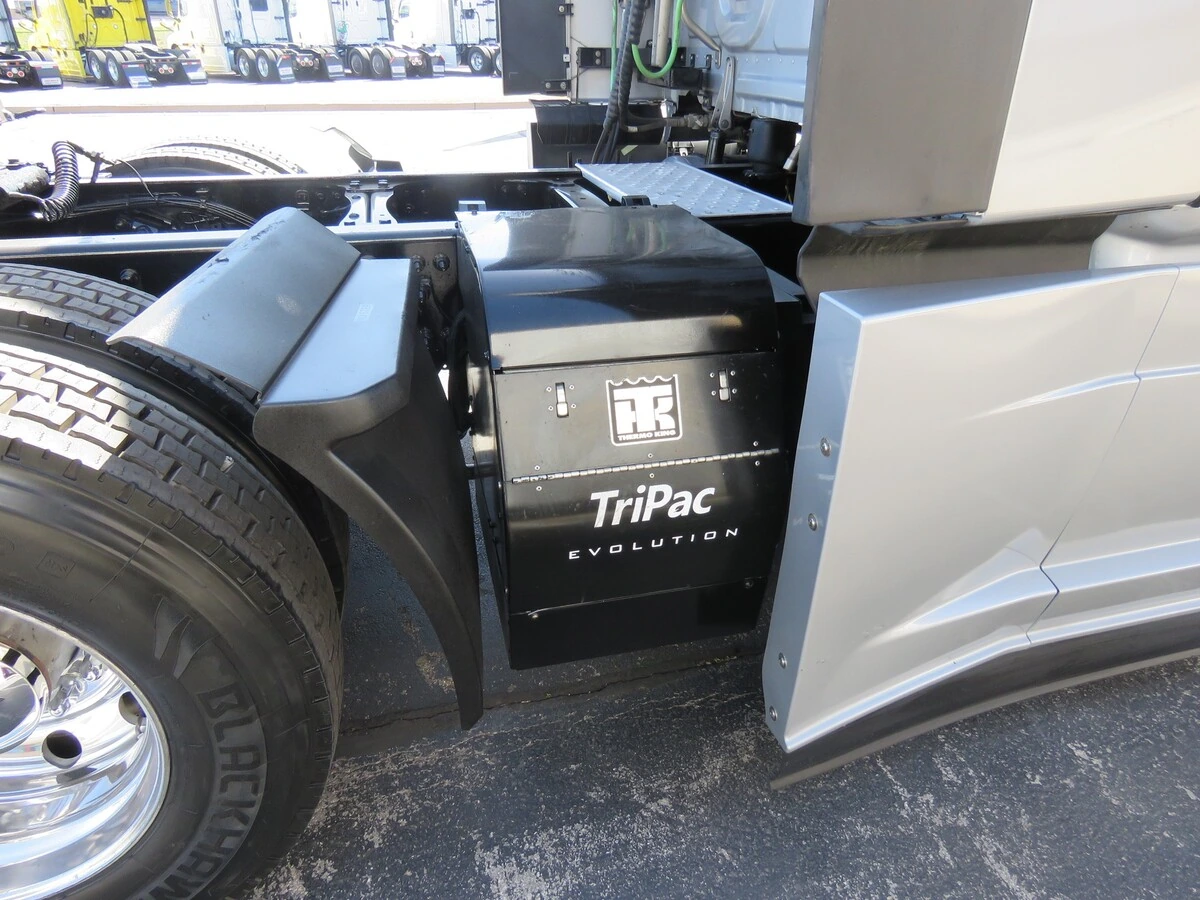 2022 Freightliner Cascadia - image 8