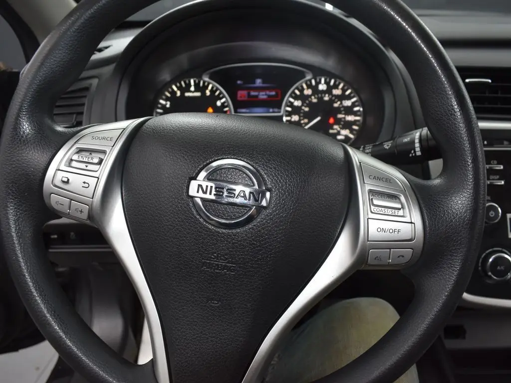 2016 Nissan Altima 2.5 S photo 13