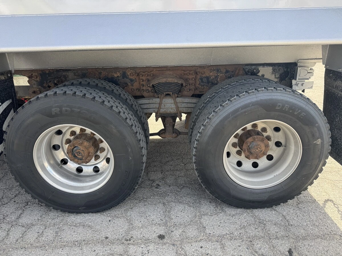 2013 Freightliner 114SD — photo 8