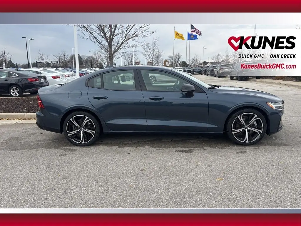 2025 Volvo S60 B5 Core photo 2