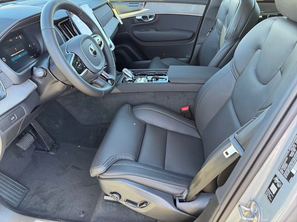 2026 Volvo - image 14