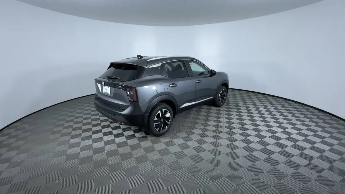 2026 Nissan Kicks SV photo 2