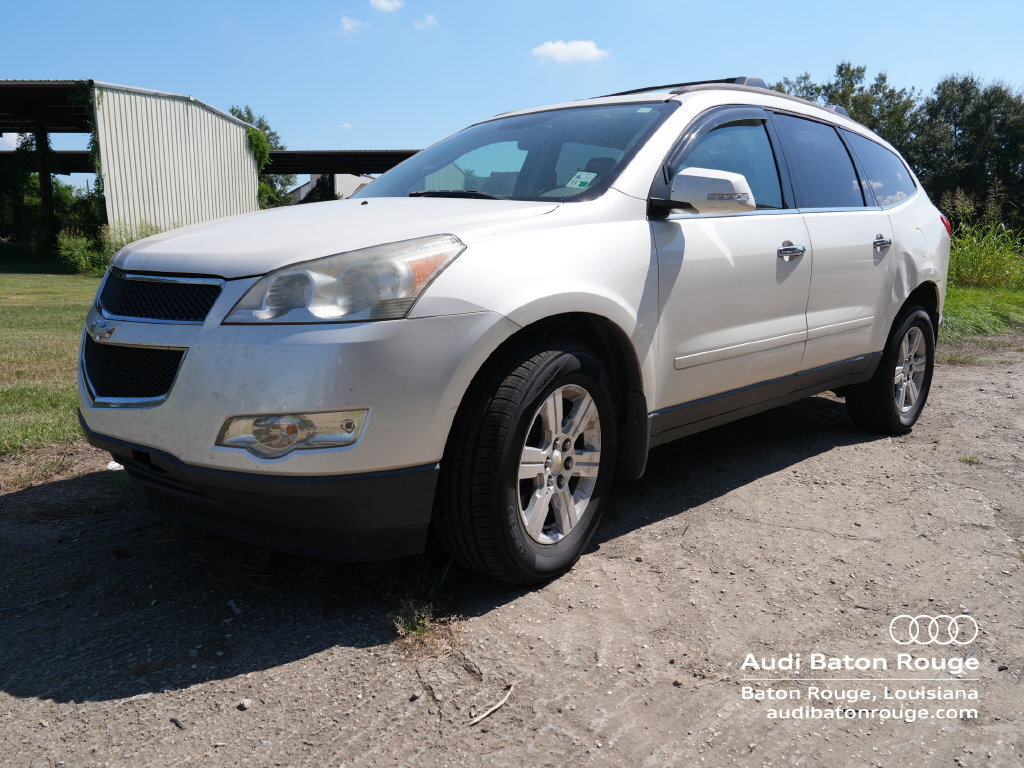 White Diamond Clearcoat 2011 Chevrolet Traverse SUV / Crossover Front-Wheel Drive Automatic